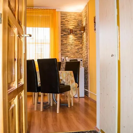 Heidi Apartman *